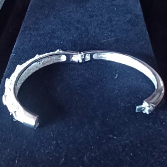 Gorgeous Rhinestone Bracelet - Picture 6 of 8